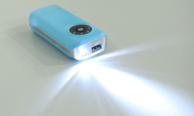 小巧實(shí)用 魚嘴5600毫安LED燈移動(dòng)電源批發(fā)推薦