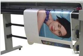 品質(zhì)與價(jià)格的平衡 上海專業(yè)噴繪寫(xiě)真公司的精噴與服務(wù)解析